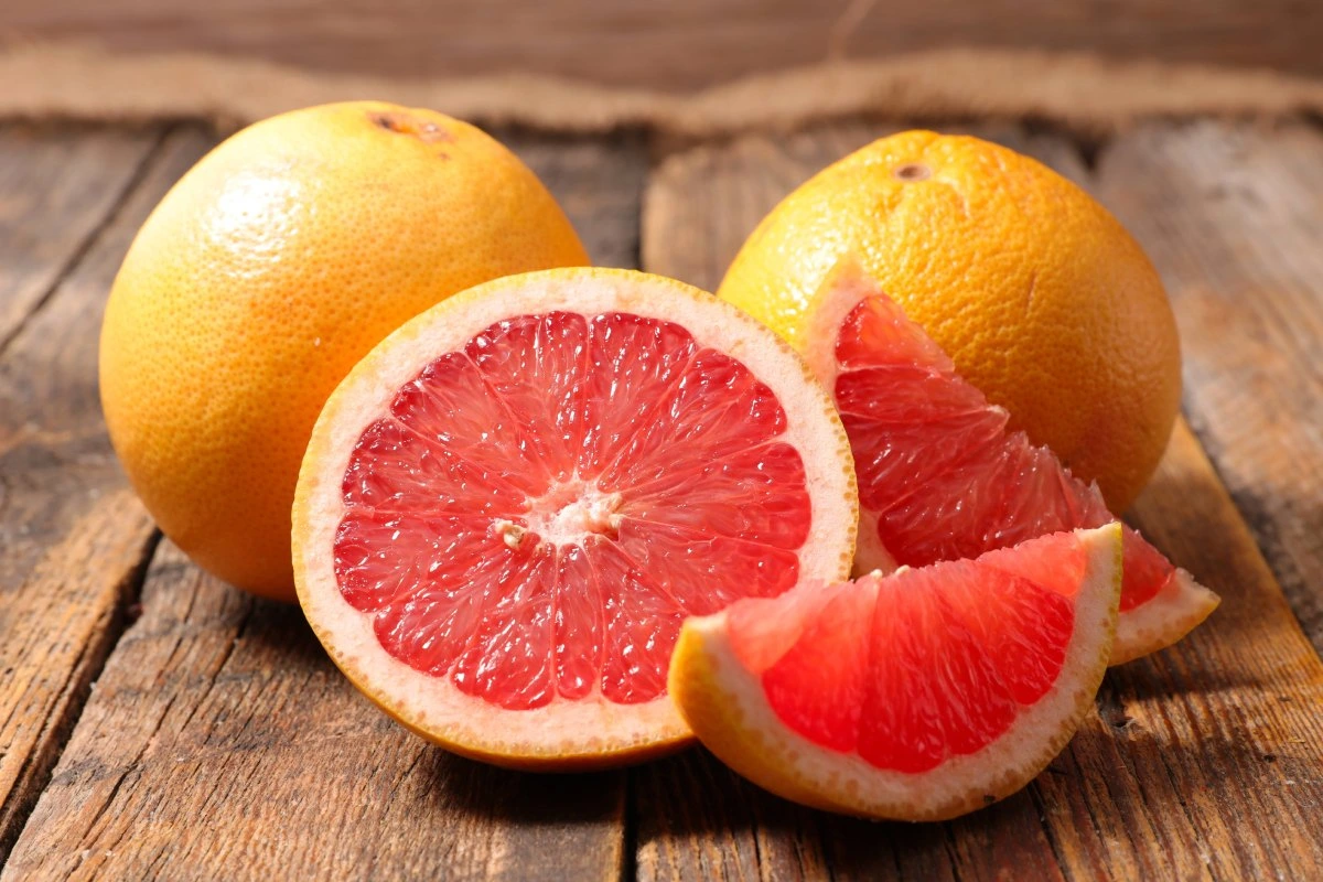 Grapefruit rosu la ghiveci 50-70 cm cu fructe mari si pulpa rosie